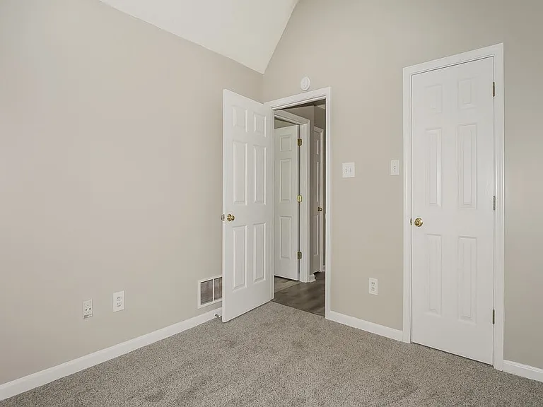 25 Oakland Woods Cv — Photo 11