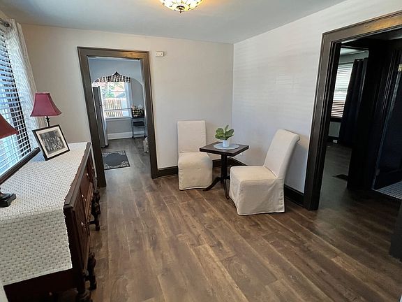 4th image of 1602 Woodburn Ave #1
