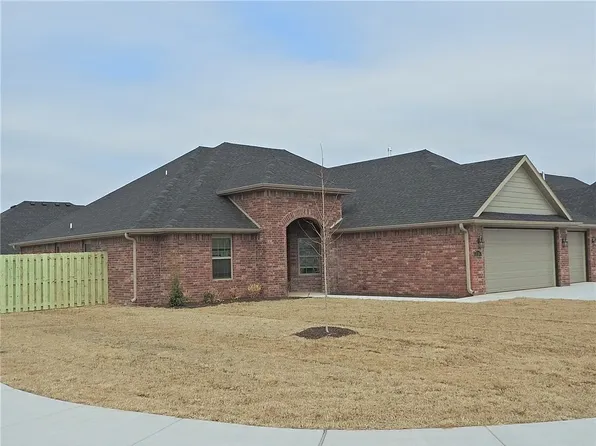 2504 SW Cadwell Ave, Bentonville, AR 72713