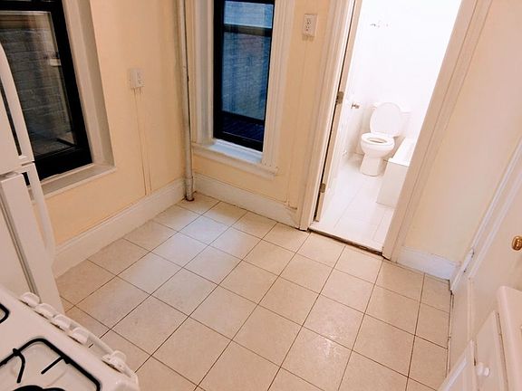 3rd image of 236 E 89th St APT 2C