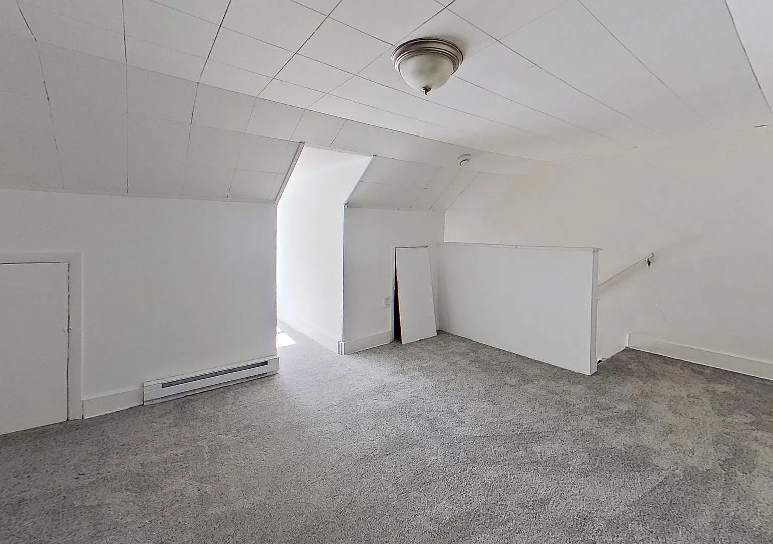 Spacious 2nd and 3rd Floor Apartment — Photo 4