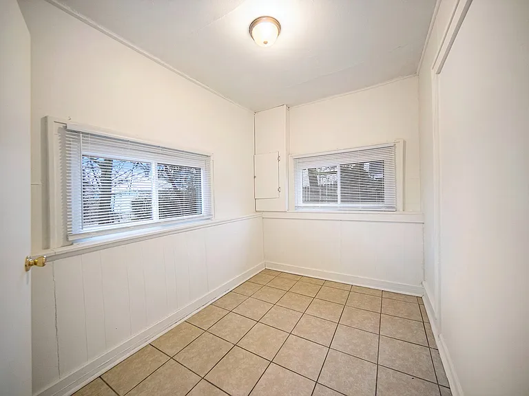 401 Pauline Cottage #COTTAGE — Photo 5