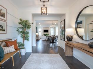 18 Signorelli Ln, Morris Plains, NJ 07950