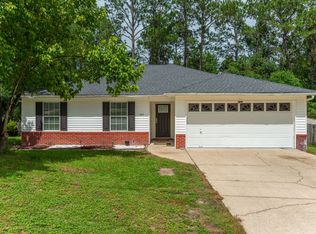 141 Palmetto Dr, Crestview, FL 32539