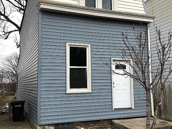 2nd image of 1872 Knox St