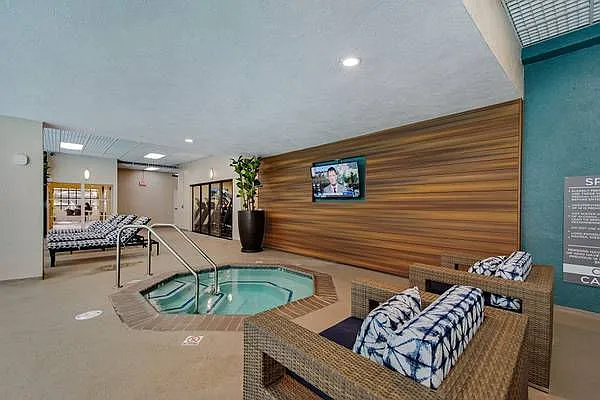 Broadstone Los Feliz — Photo 18