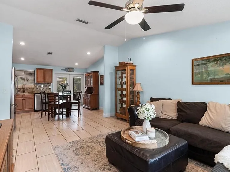 3042 Hanna Ct — Photo 5