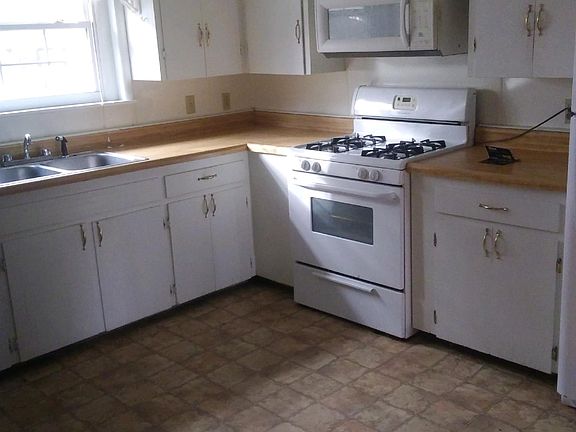 3rd image of 24 N Indianola St