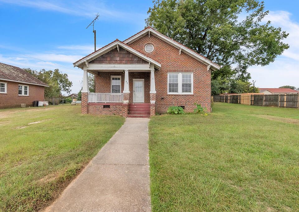 1st image of 82 Saluda St