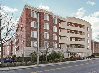 242 Maple Ave, Westbury, NY