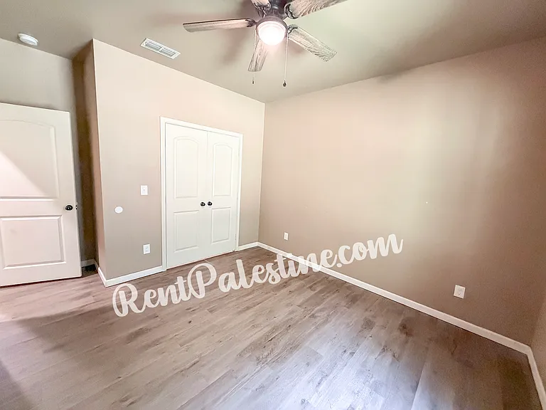 1305 Cummins St #1321 — Photo 11
