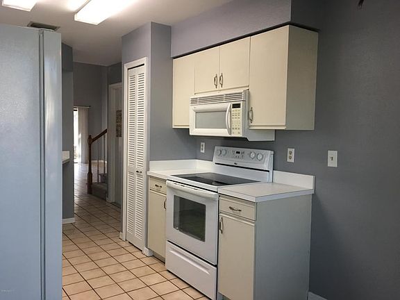 5th image of 710 White Pine Ave #0