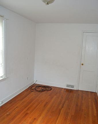 5th image of 309 Oakwood St