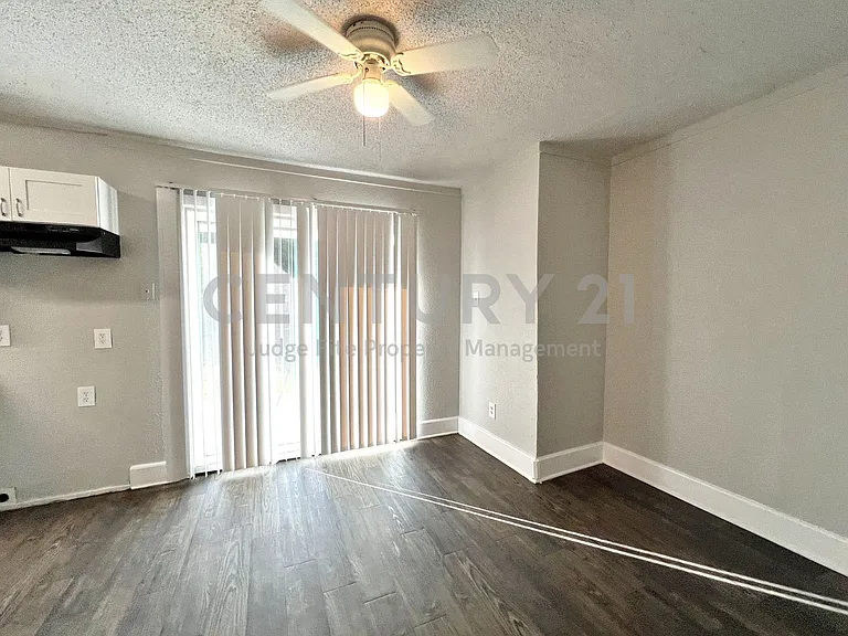 5301 Mansel Ln — Photo 9