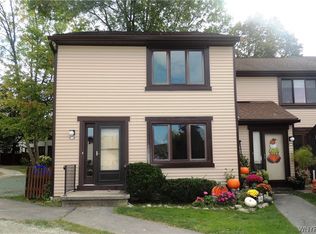 601 Charlesgate Cir, East Amherst, NY 14051