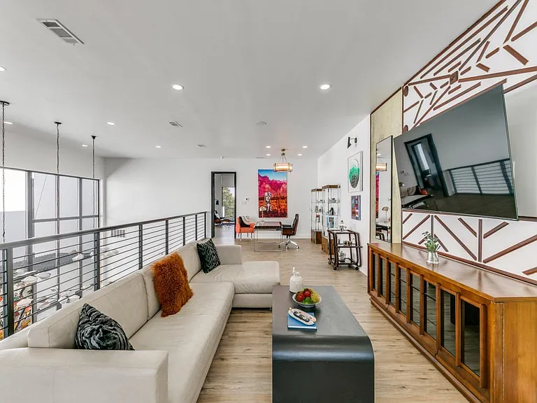 4434 Bonham St — Photo 38
