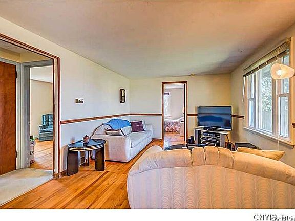 5th image of 5776 Lincoln Ave