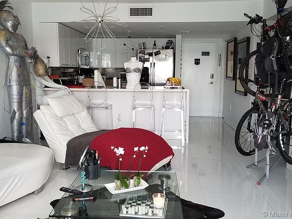 3rd image of 7928 West Dr #Penthouse 7