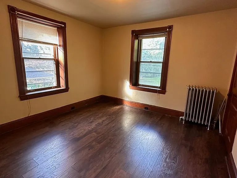 124 E Main St — Photo 3