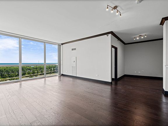 4th image of 1841 S Calumet Ave APT 803