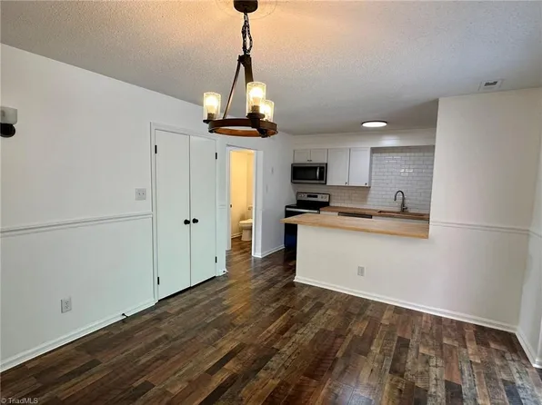 5747 Bramblegate Rd Unit H, Greensboro, NC 27409