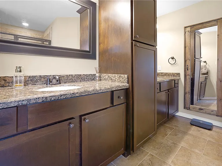 2524 Warkworth Ln — Photo 12