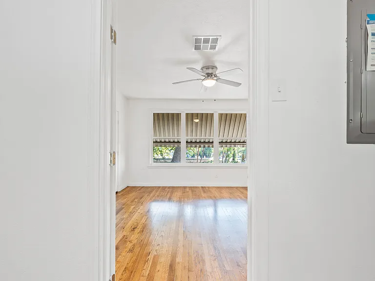 32300 Proctor Ave — Photo 23