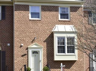 9770 Lakepointe Dr, Burke, VA 22015