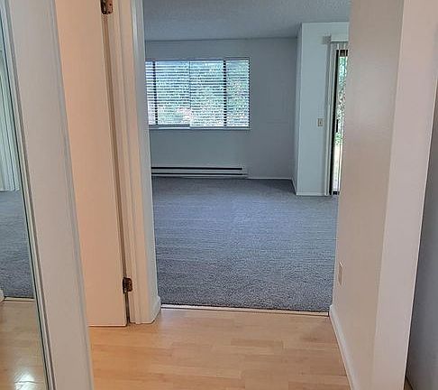 5th image of 10044 NE 138th Pl APT J2
