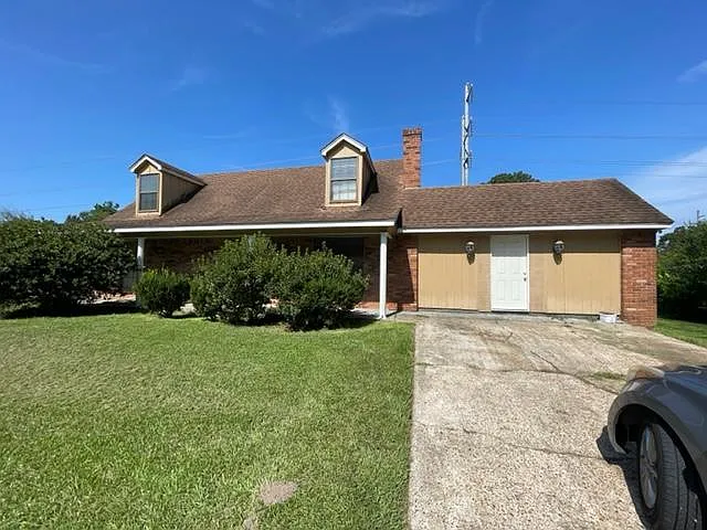 605 Hacienda Ave — Photo 1
