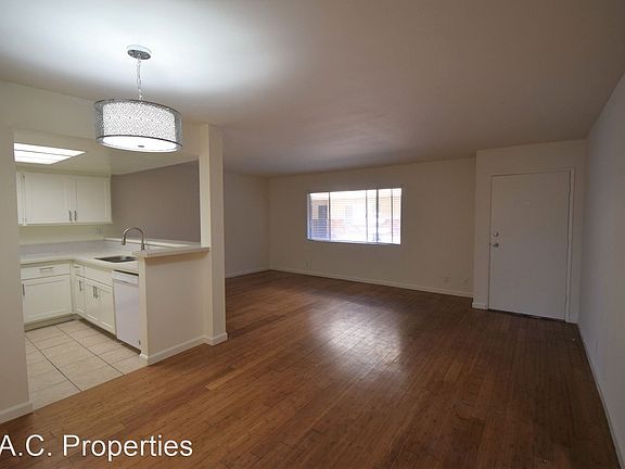 3rd image of 6401 Riverton Ave #4576477