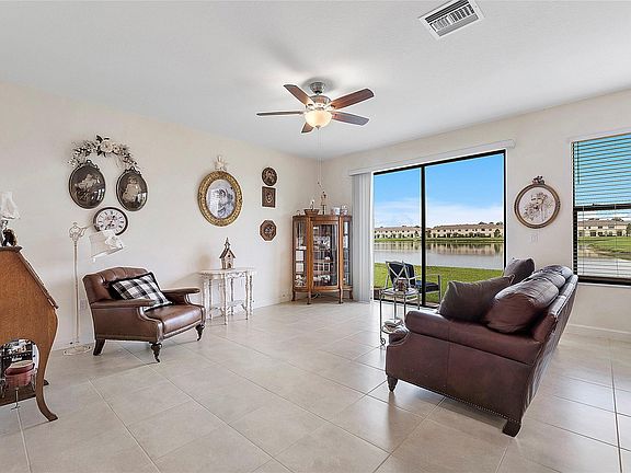 5th image of 10134 W Villa Circle #10134