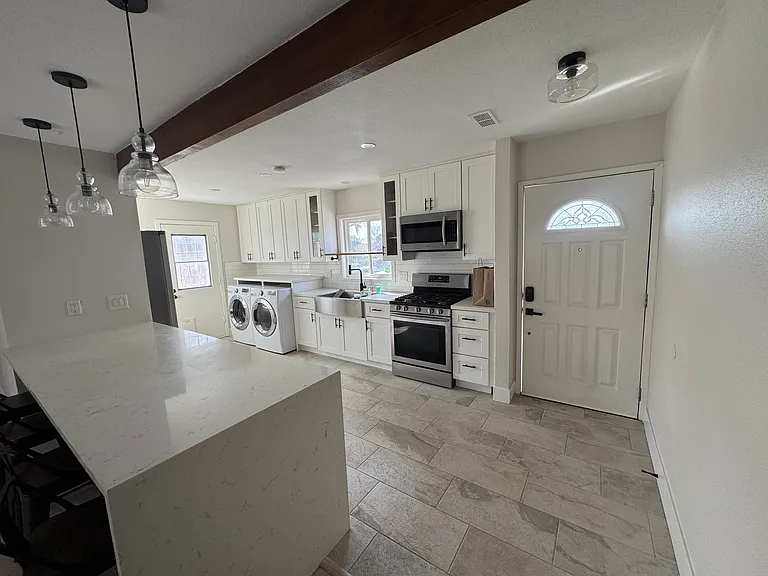 14332 Valeda Dr — Photo 3