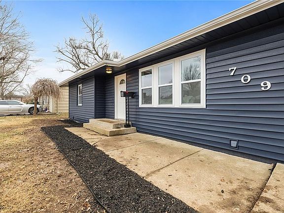 5th image of 709 SW 7th St