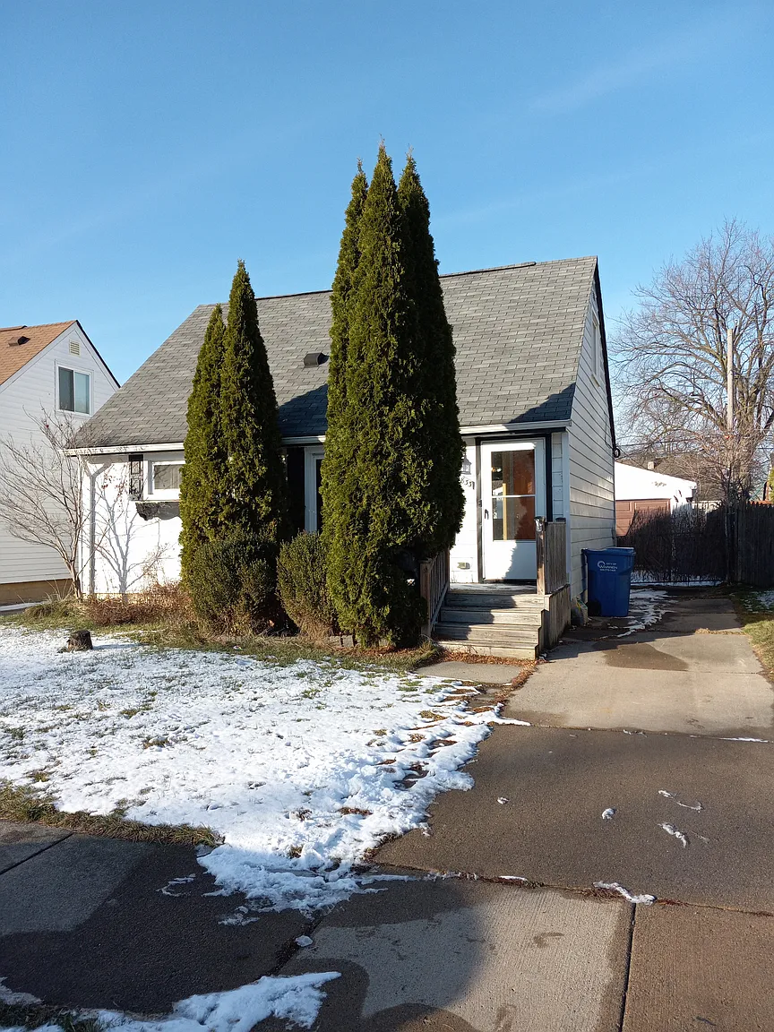 14833 Alberta Ave photo 1
