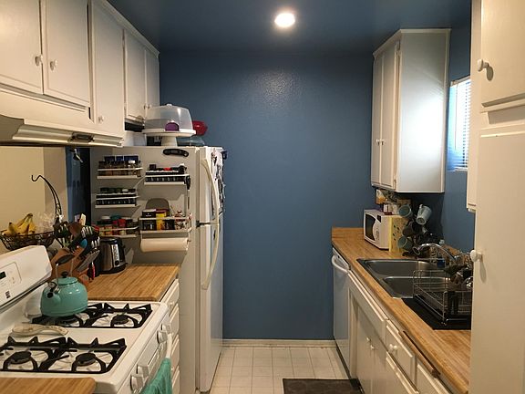 3rd image of 6245 Woodman Ave APT 105