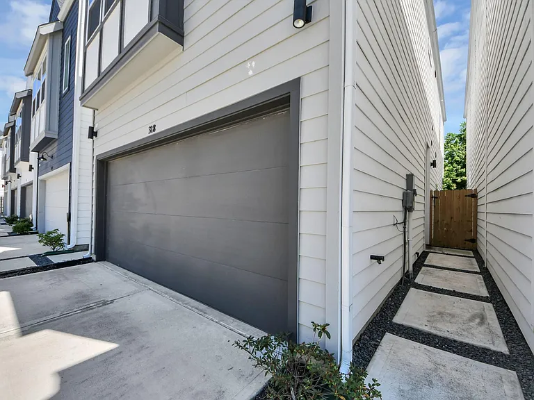 318 Neyland St — Photo 19