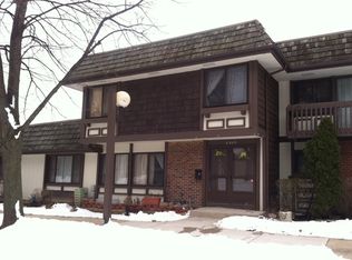 5525 Pebblebeach Dr, Hanover Park, IL 60133
