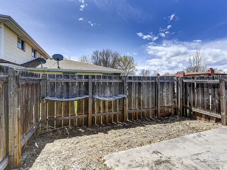 2056 Estes Ln — Photo 16