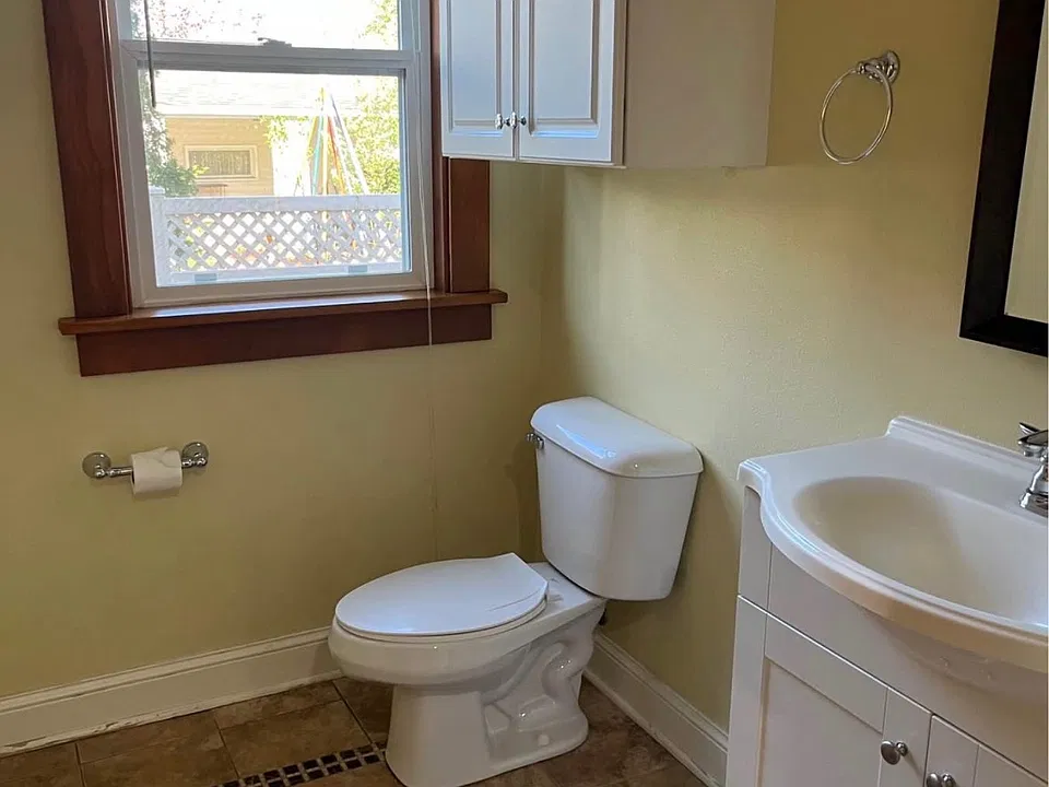 Unit #1 Bathroom