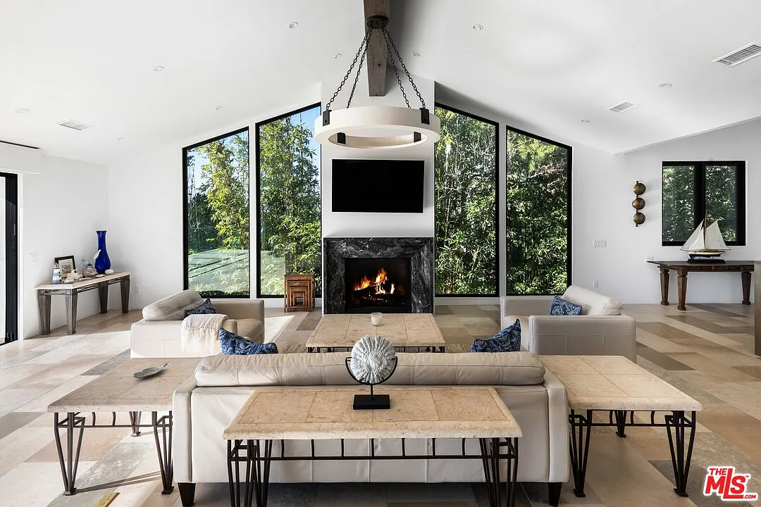 3 bed, 4.0 bath, 3634 sqft, $80,000 — Photo 4