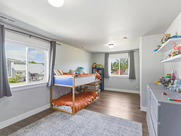 317 Meadow Dr — Photo 18