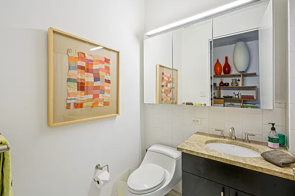 Sold by Mdrn Residential | media 9