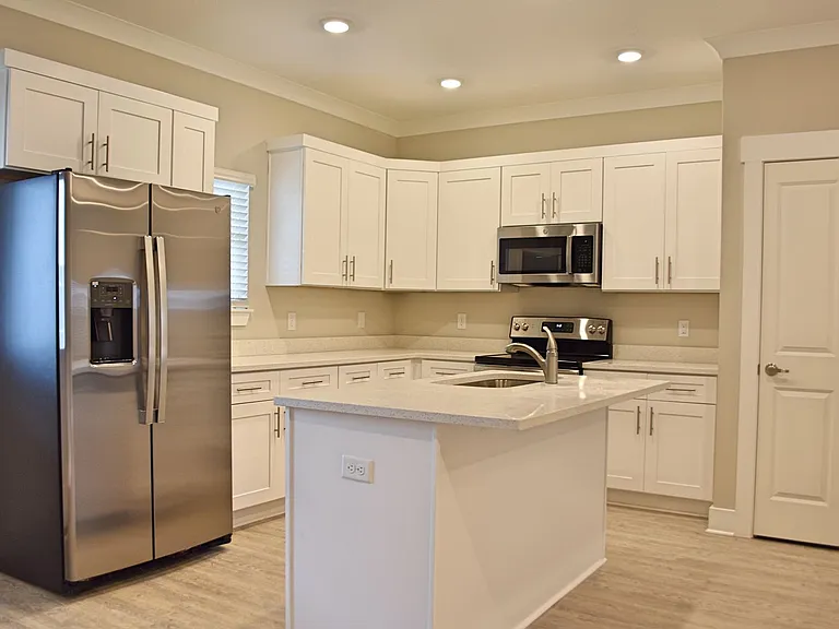 124 Date Palm Ln — Photo 3