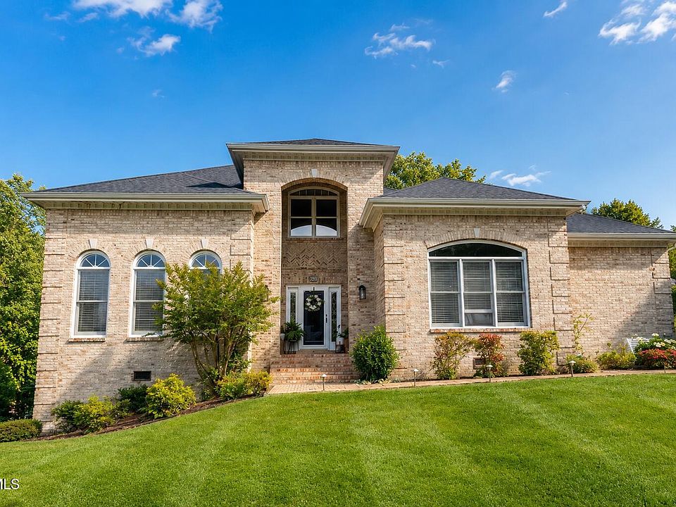 1st image of 205 Woodbriar Dr