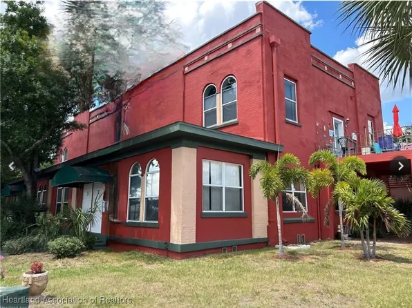 2100 Lakeview Dr, Sebring, FL 33870