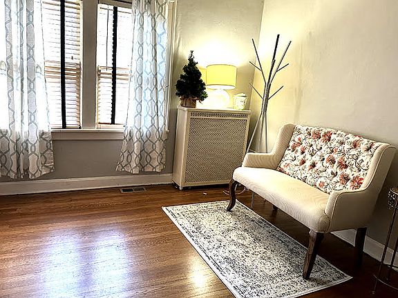 3rd image of 616 E Meyer Blvd #1