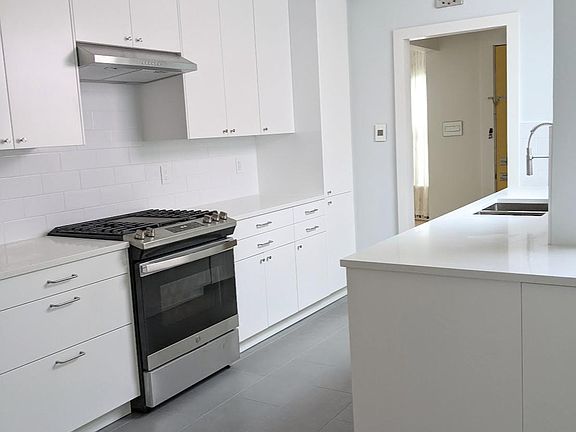 2nd image of 300 Bowdoin St