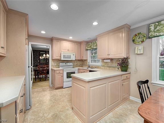 5th image of 29001 Buchanan Dr