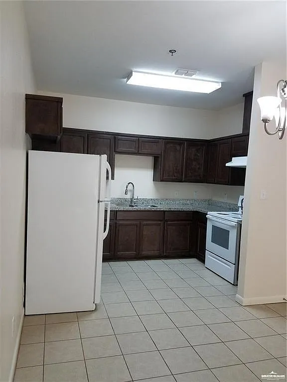 2 bed, 2.0 bath, 900 sqft, $900 — Photo 3